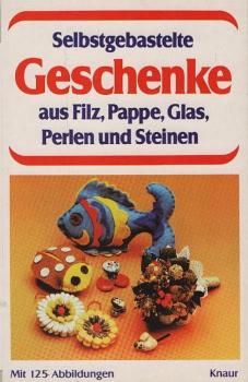 Selbstgebastelte Geschenke aus Filz, Pappe, Glas, Perlen und Steinen.