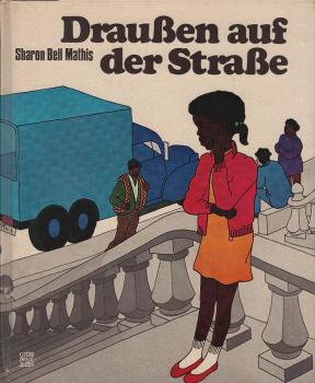 Draussen auf der Strasse : Lilly Etta u. d. andere Familie.