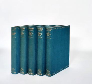 3 Werke von John Galsworthy: Die Forsyte Saga (Bände 1-3) - Schwanengesang - Der weisse Affe (3 Werke in 5 Büchern, Konvolut)