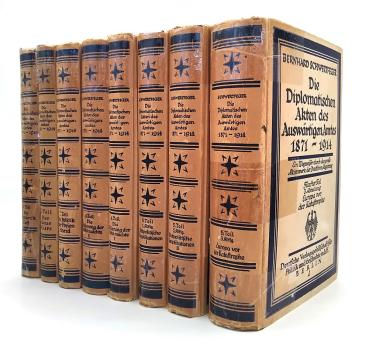 Die Diplomatischen Akten des Auswärtigen Amtes 1871-1914. Fünf Teile in 8 Bänden. 1. Teil u.1. Bd.: Die Bismarck-Zeit - 2. Teil u. 2. Bd.: Der Neue Kurs - 3. Teil u. 3. Bd.; Die Politik der Freien Hand - 4. Teil u. 4.Bd.:  Die Isolierung der Mittelmächte,