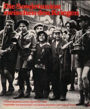Die Sowjetunion zwischen den Kriegen : 175 Photogr. aus d. Jahren 1917 - 1941 / ausgew. u. kommentiert von Daniela Mrázkowá u. Wladimir Remes. Vorw. von Gerd Ruge. [Die Autoren d. Photogr. Alpert, Max Wladimiriwitsch ... Ins Dt. übertr. von Kurt M. Ruda]