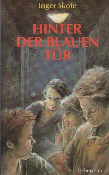 Hinter der blauen Tür.