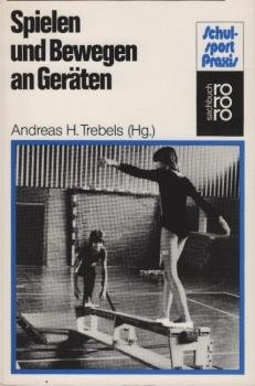 Spielen und Bewegen an Geräten.