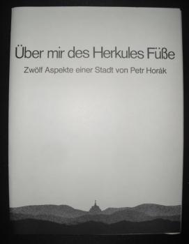 Über mir des Herkules Füße. Zwölf Aspekte einer Stadt von Petr Horák.