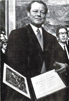 Friedensnobelpreis 1971 [neunzehnhunderteinundsiebzig] für Bundeskanzler Brandt.