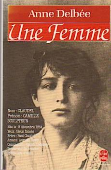 Une femme.