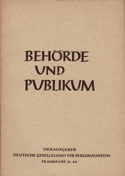 Behörde und Publikum.