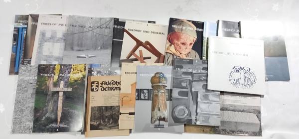 Konvolut: Friedhof und Denkmal : Zeitschrift für Sepulkralkultur. Ca. 46 Hefte.