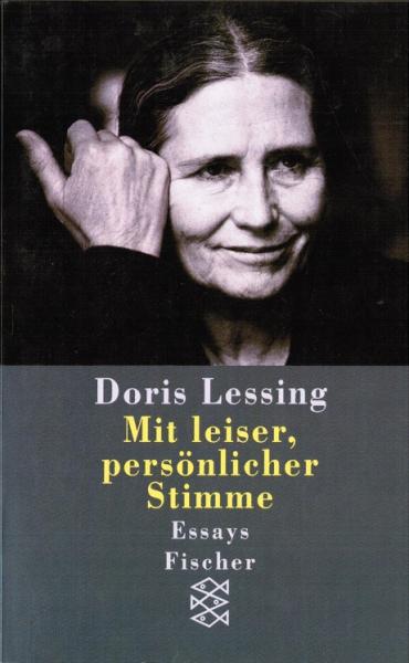 Mit leiser, persönlicher Stimme : Essays.